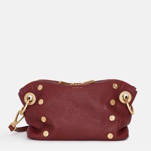 HAMMITT DANIEL CROSSBODY CLUTCH SML-
Pomodoro Red/Brushed Gold Hammered
